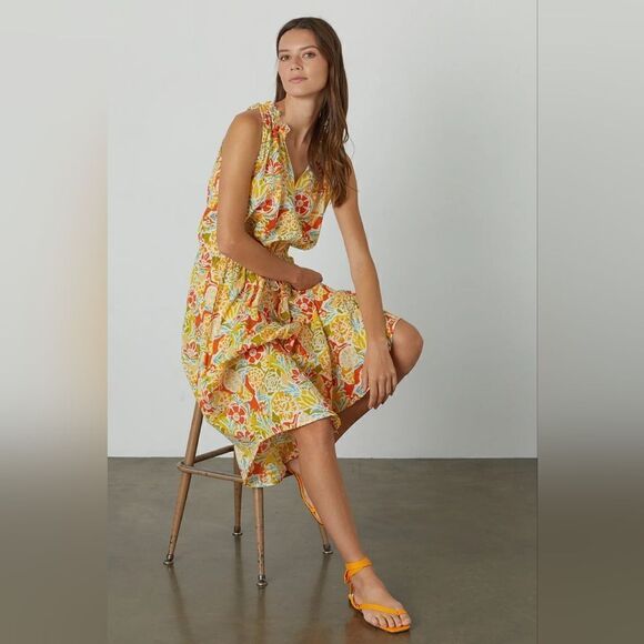 VELVET   - Picture 3 of 14